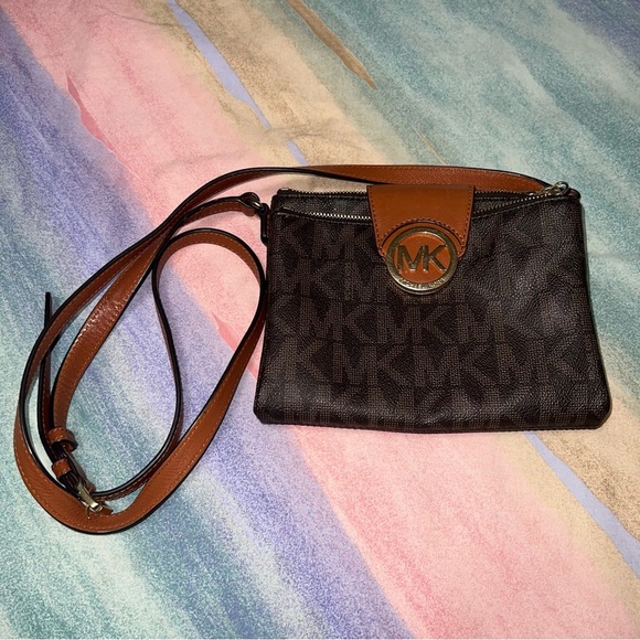 Michael Kors Crossbody - Picture 1 of 9